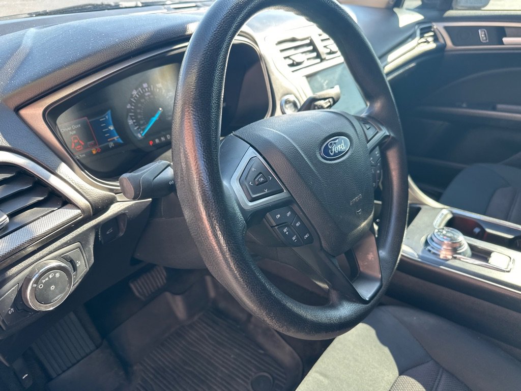 Used 2018 Ford Fusion SE w/ Fusion SE Technology Package FWD image 23