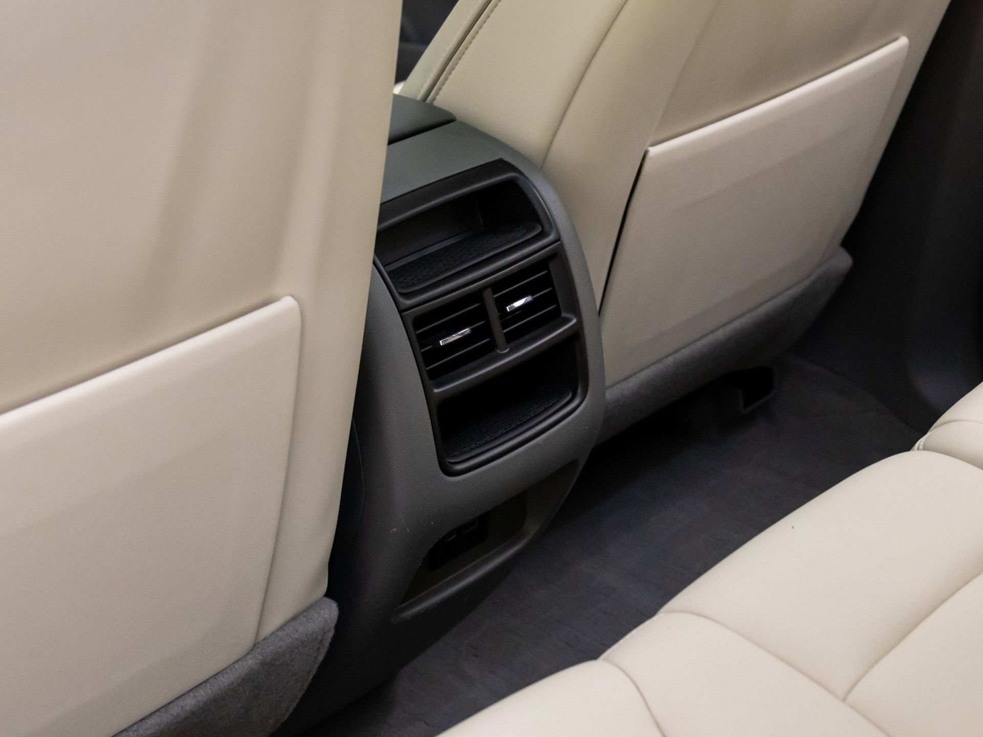 Certified 2022 Cadillac XT5 Premium Luxury w/ LPO, Floor Liner Package image 20