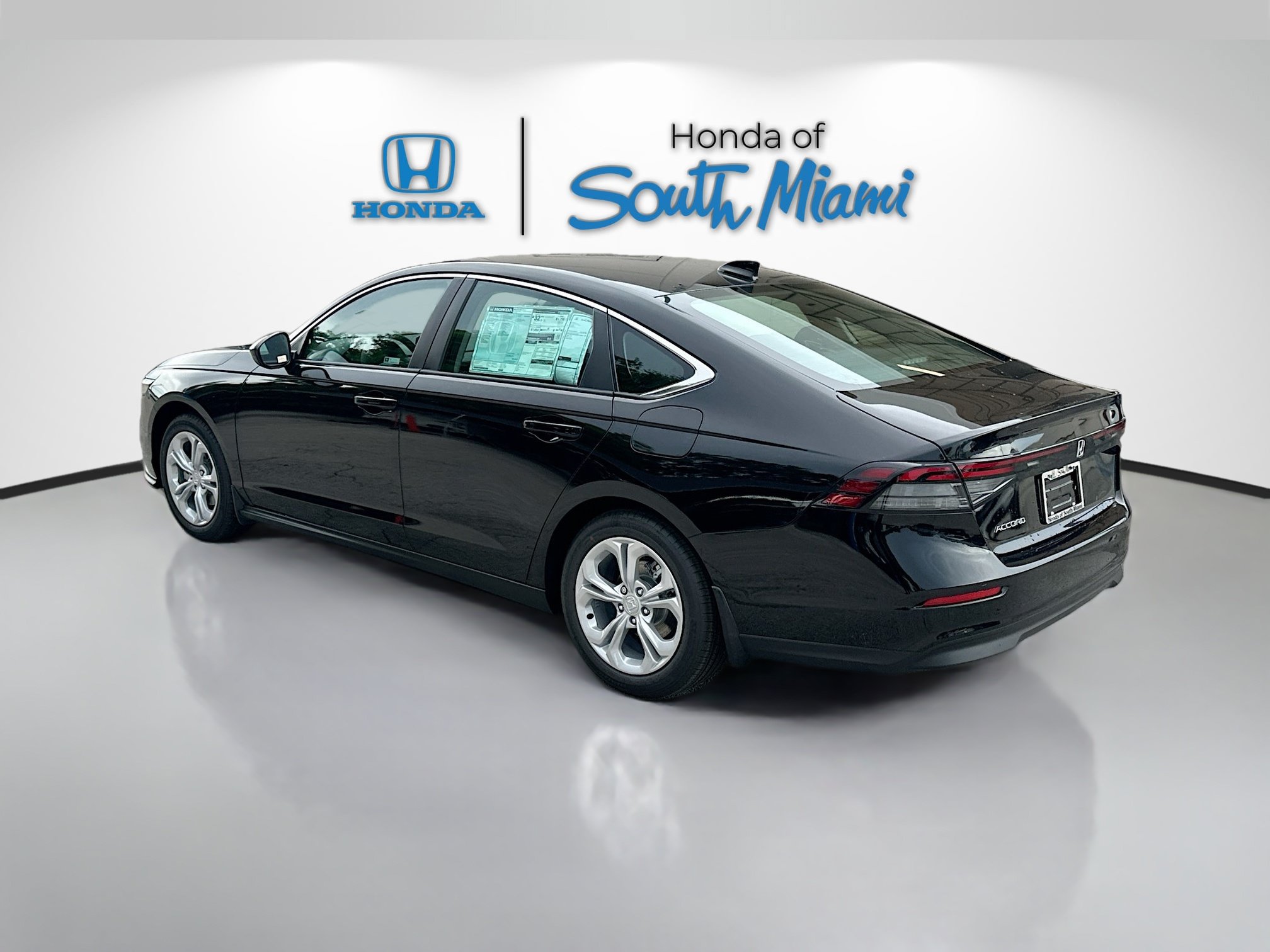 Certified 2025 Honda Accord LX image 4
