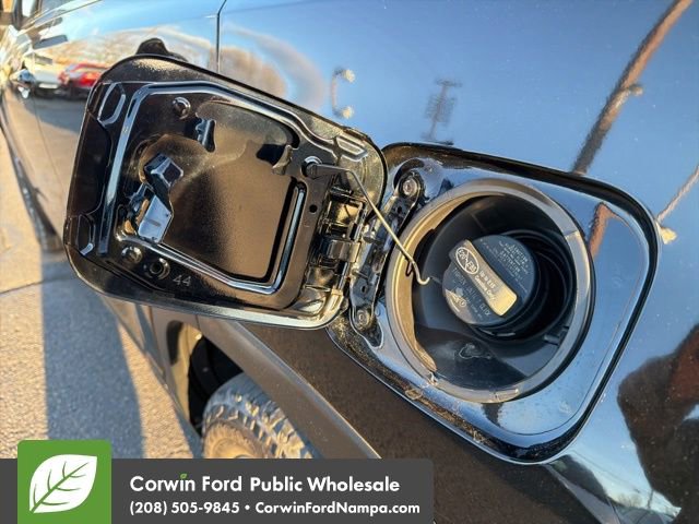 Used 2018 Toyota Highlander XLE w/ Carpet Mat Package (TMS) image 10