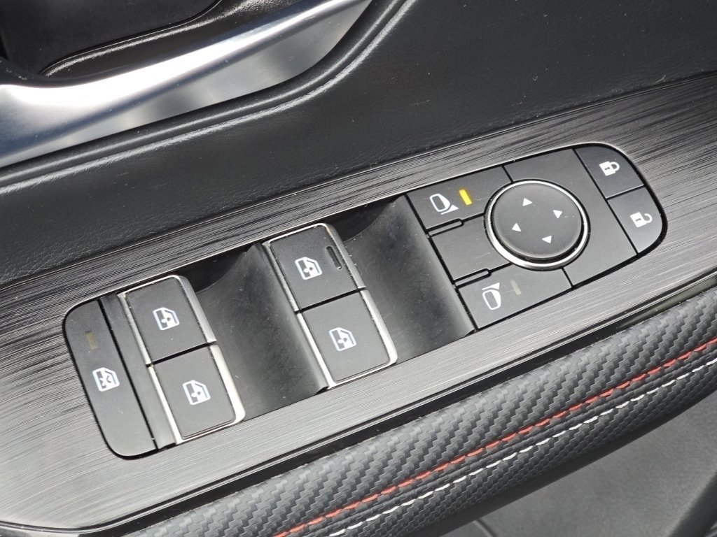 Used 2025 Nissan Kicks SR image 19