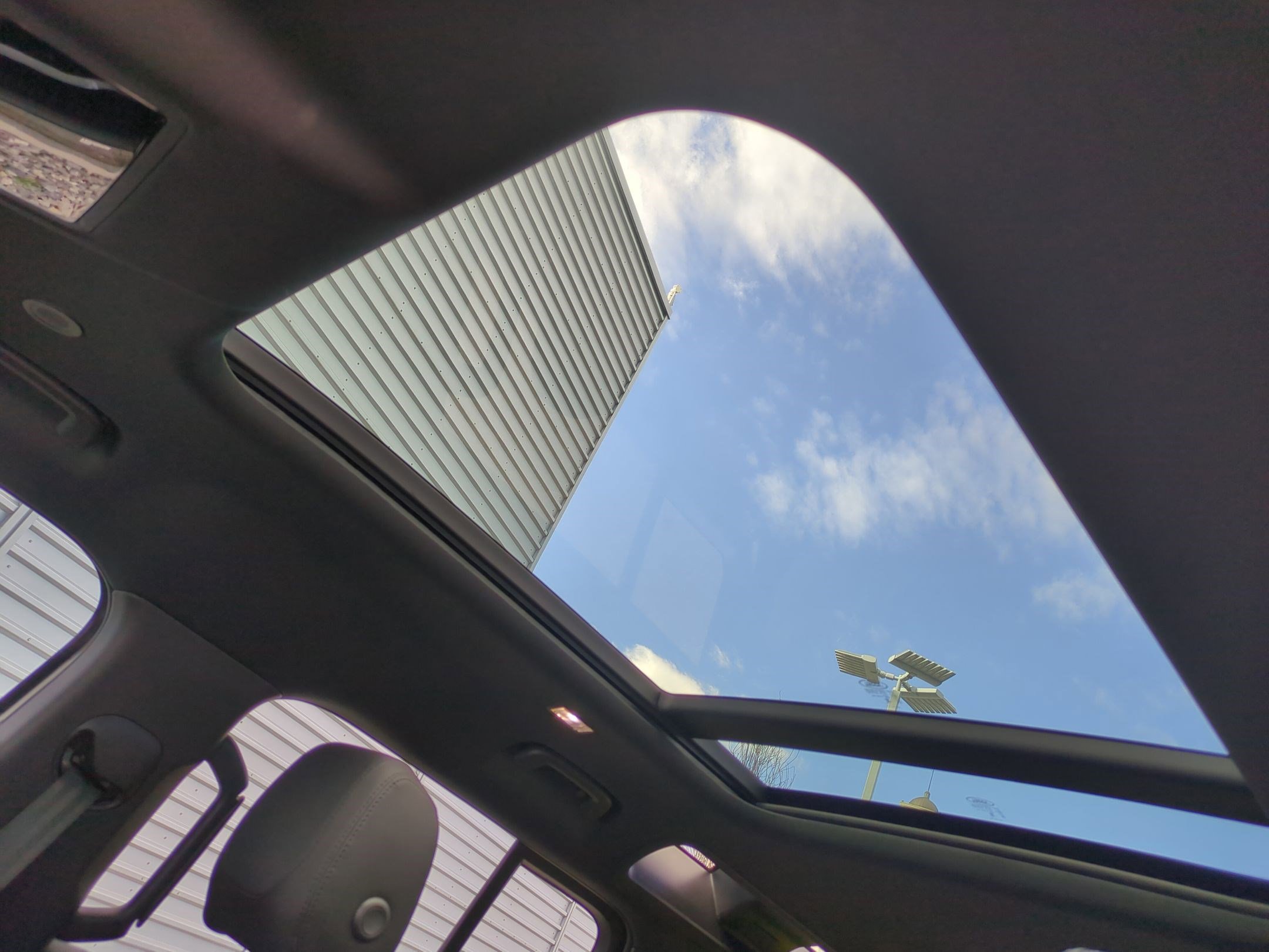 Used 2024 Land Rover Defender 110 X-Dynamic SE image 23