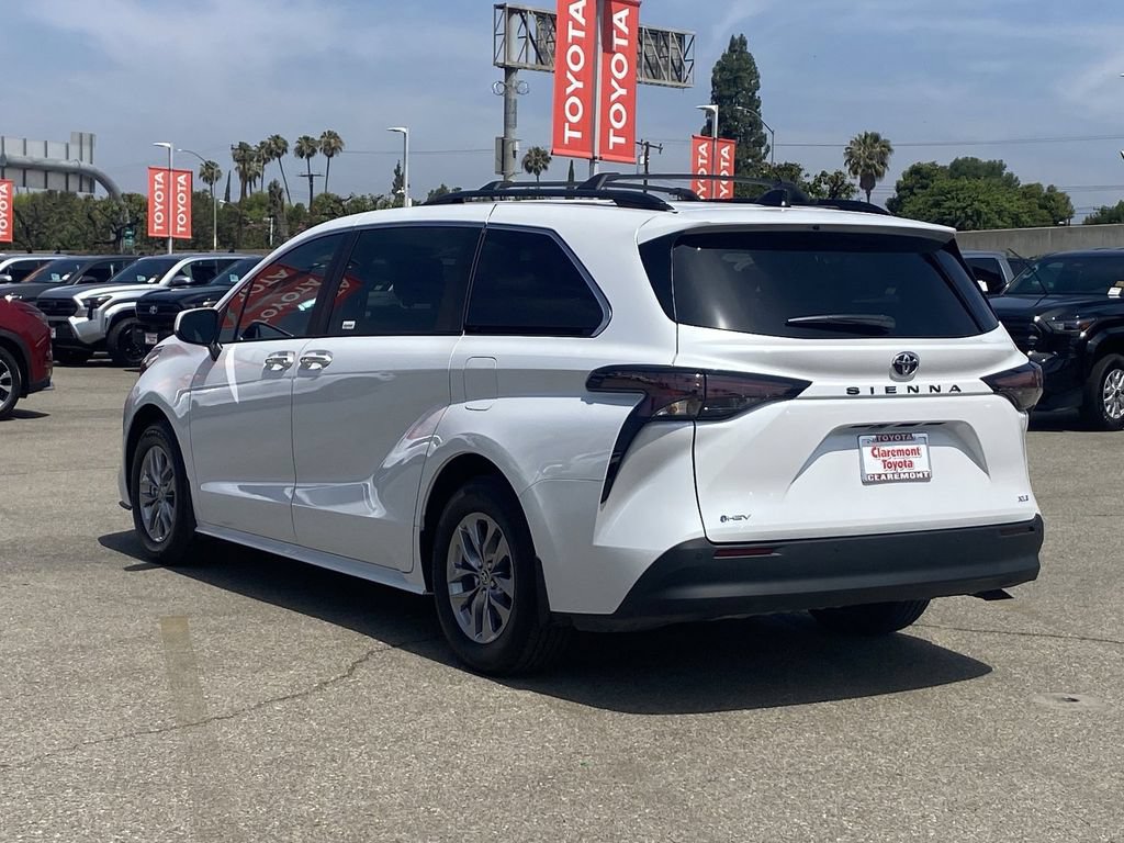 Certified 2026 Toyota Sienna XLE FWD image 39