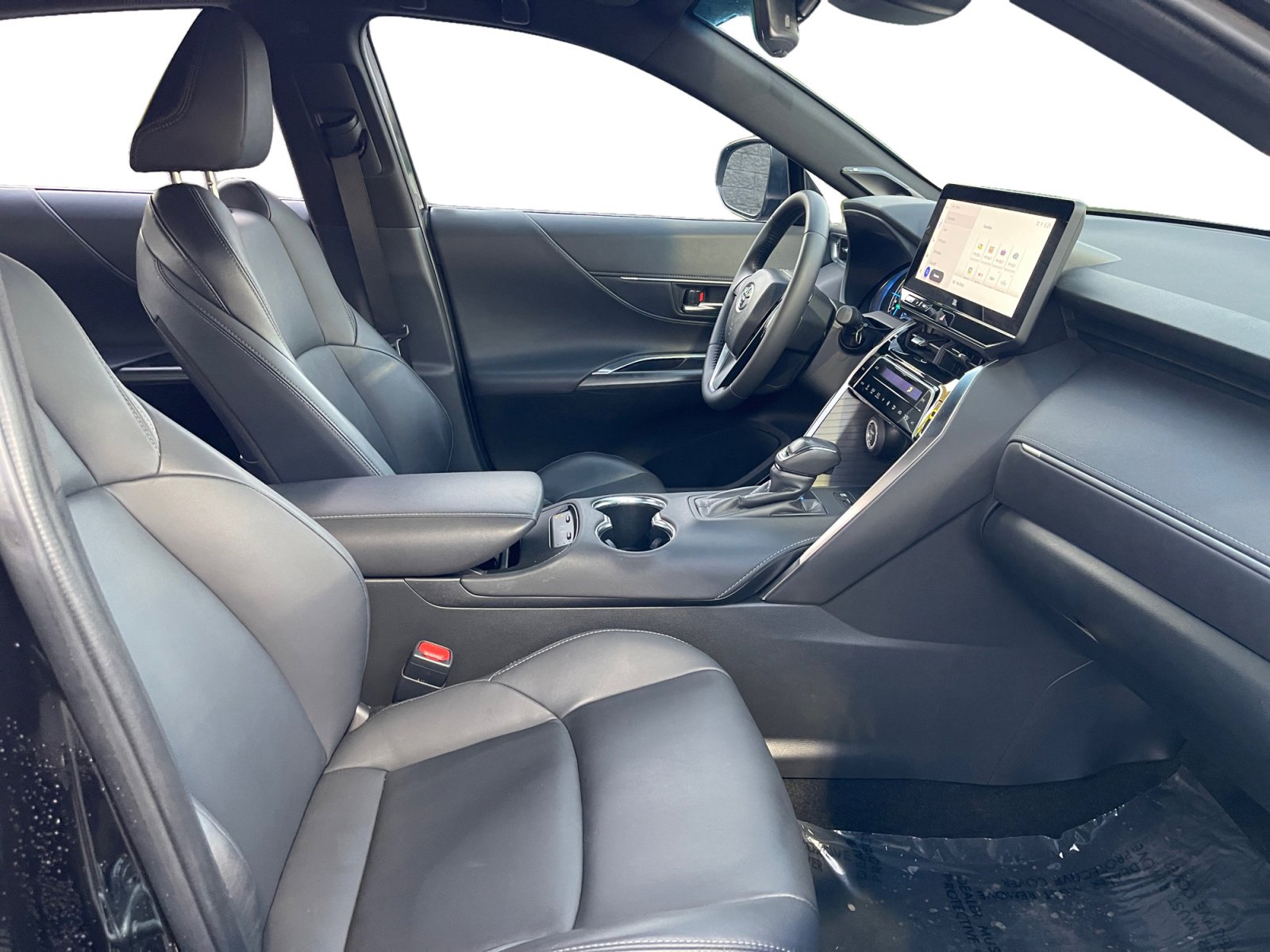 Used 2024 Toyota Venza XLE image 15