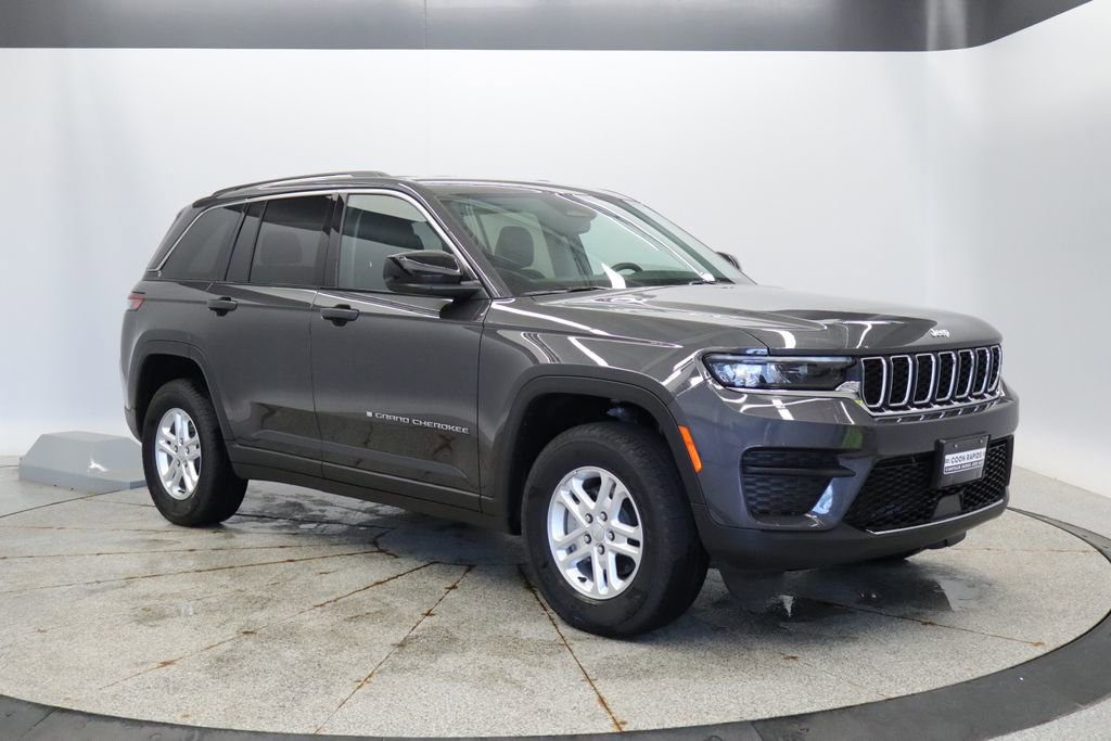 Used 2023 Jeep Grand Cherokee Laredo AWD/4WD image 9