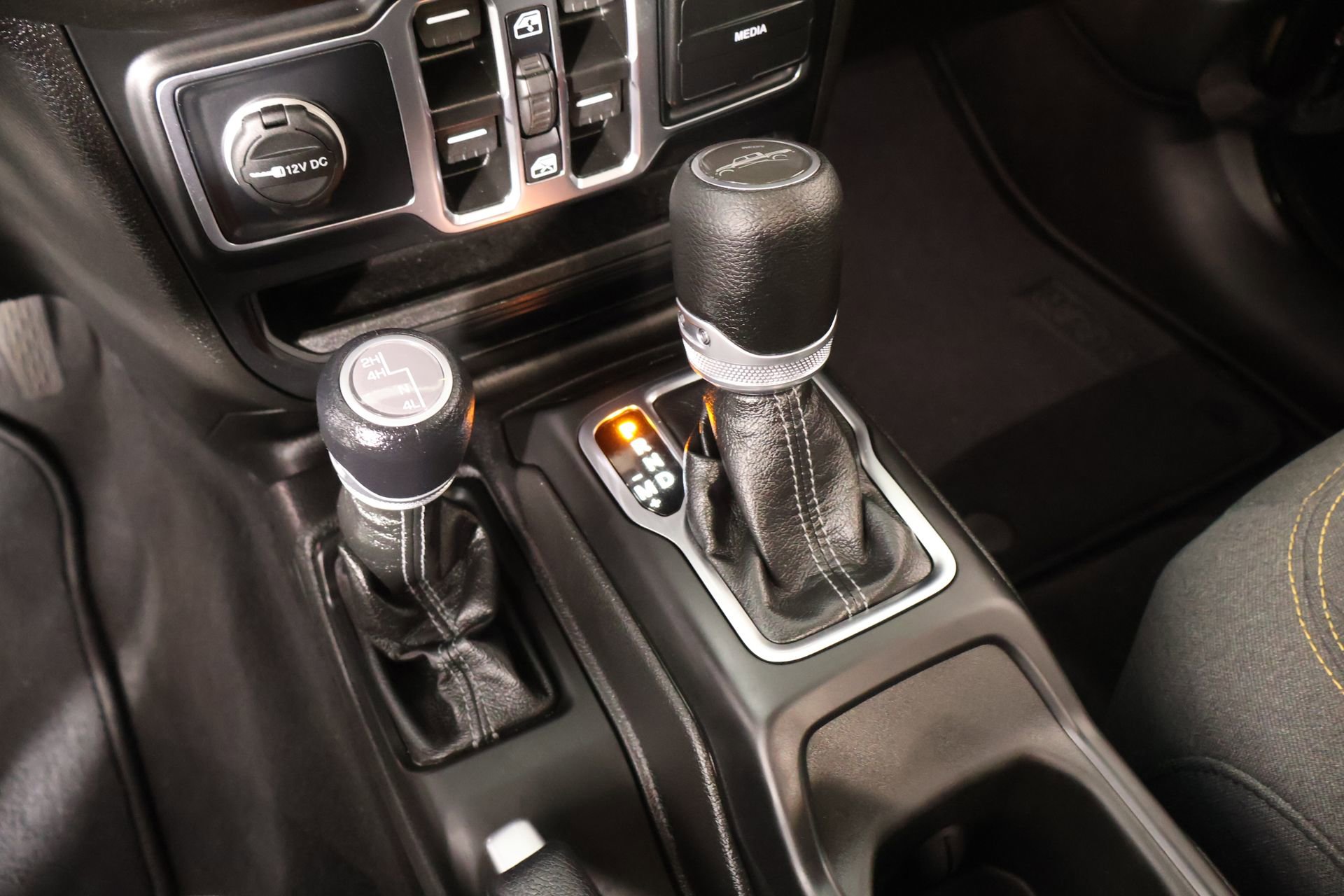 Used 2025 Jeep Gladiator Sport image 7