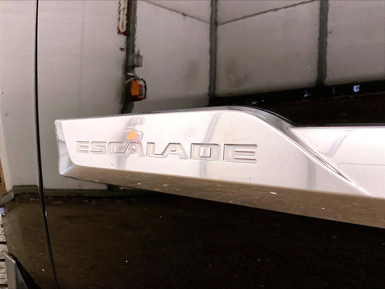 Used 2015 Cadillac Escalade ESV Luxury image 13