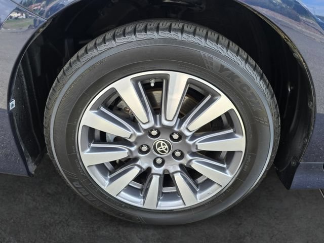 Used 2020 Toyota Sienna XLE w/ XLE Navigation Package AWD/4WD image 13