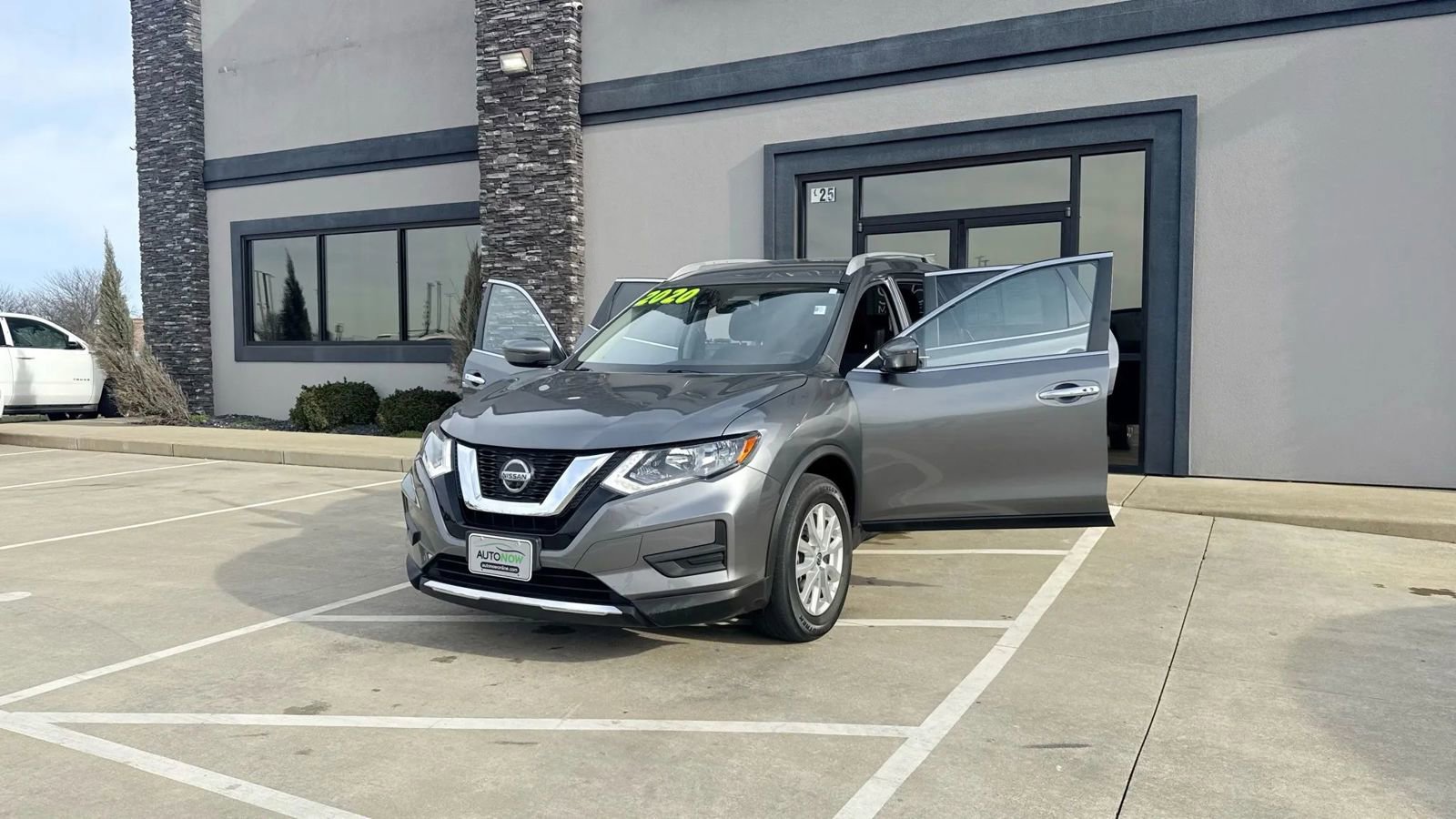 Used 2020 Nissan Rogue SV image 31