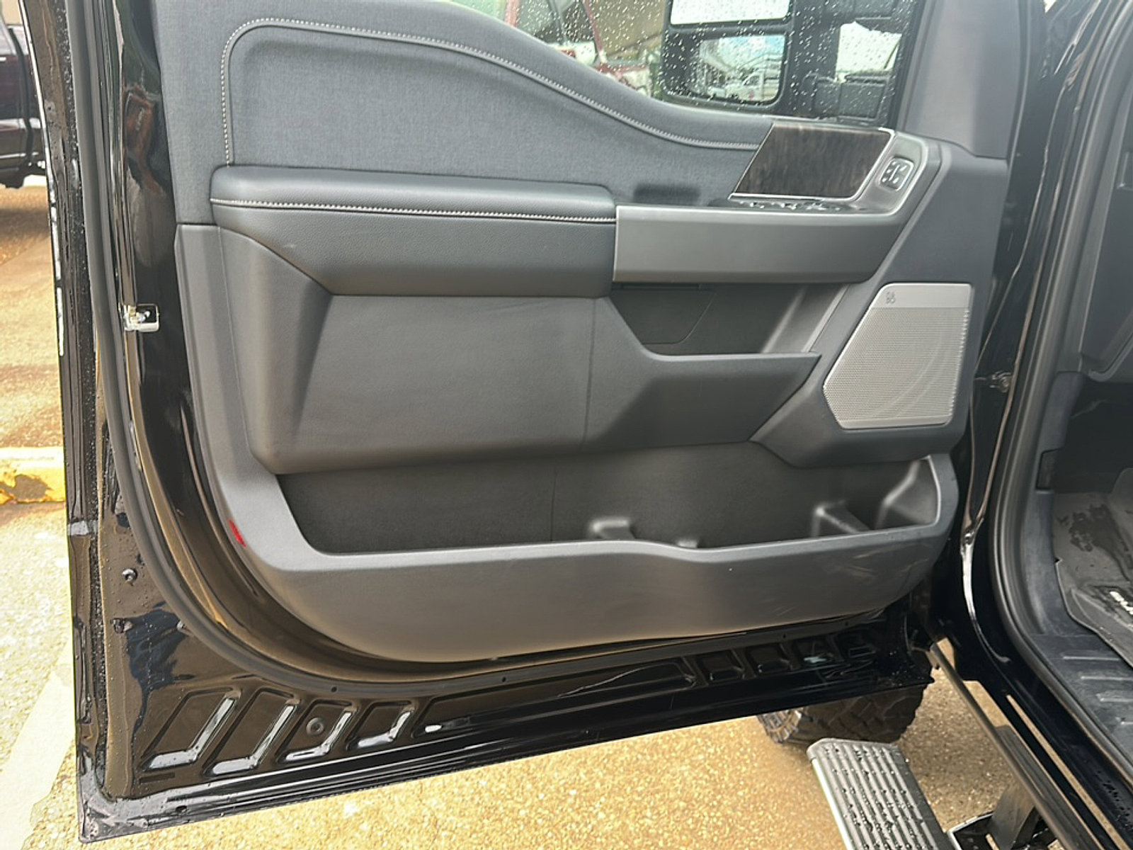 Used 2026 Ford F250 Lariat w/ Tremor Off-Road Package AWD/4WD image 18