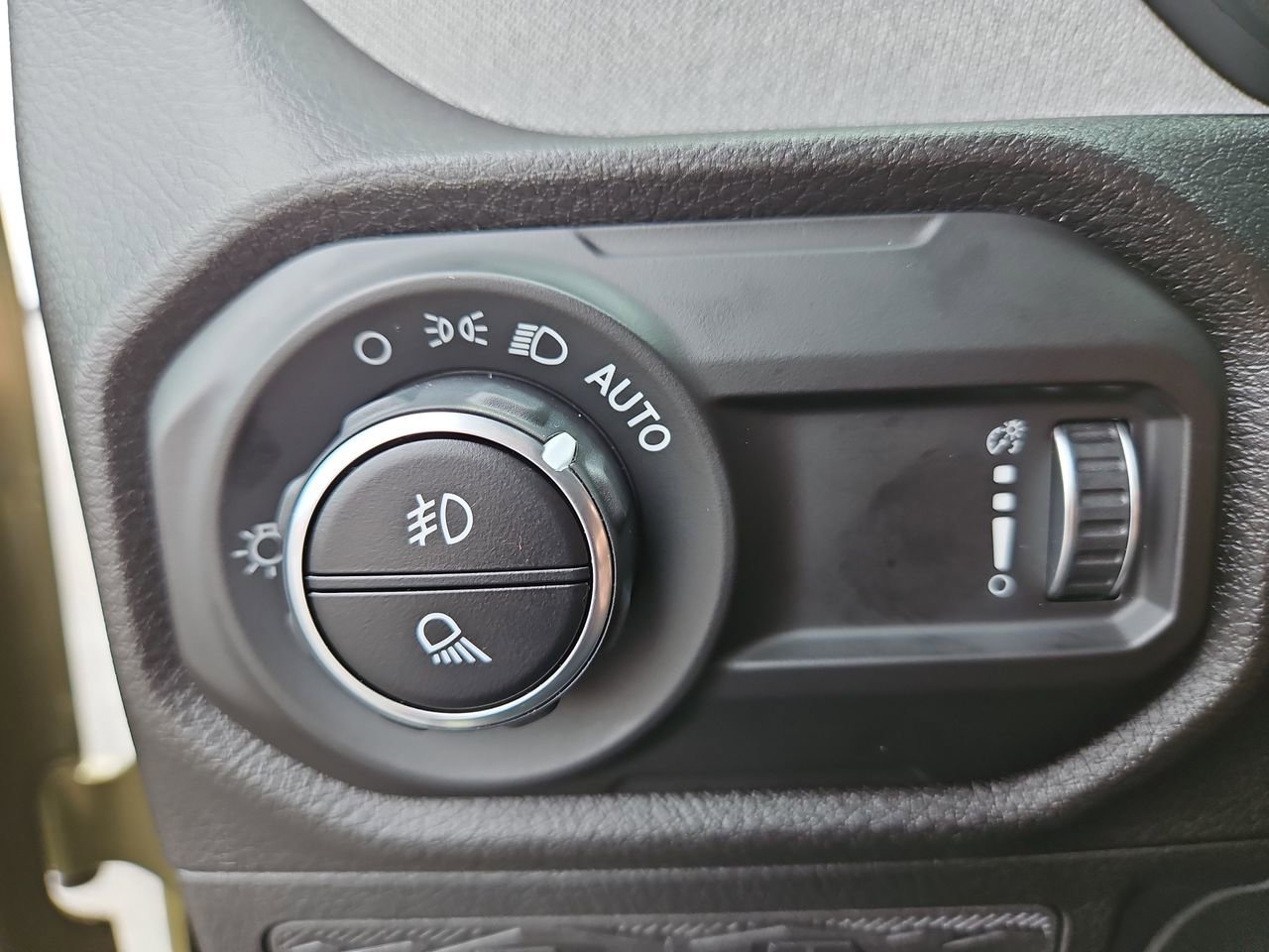 New 2025 Jeep Gladiator Sport image 29