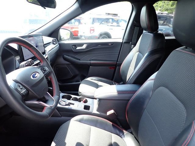 Used 2023 Ford Escape ST-Line w/ Tech Pack #1 AWD/4WD image 11