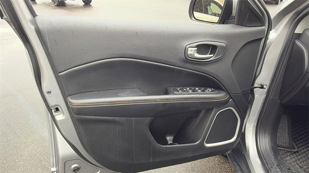 Used 2019 Jeep Compass Latitude w/ Cold Weather Group image 13