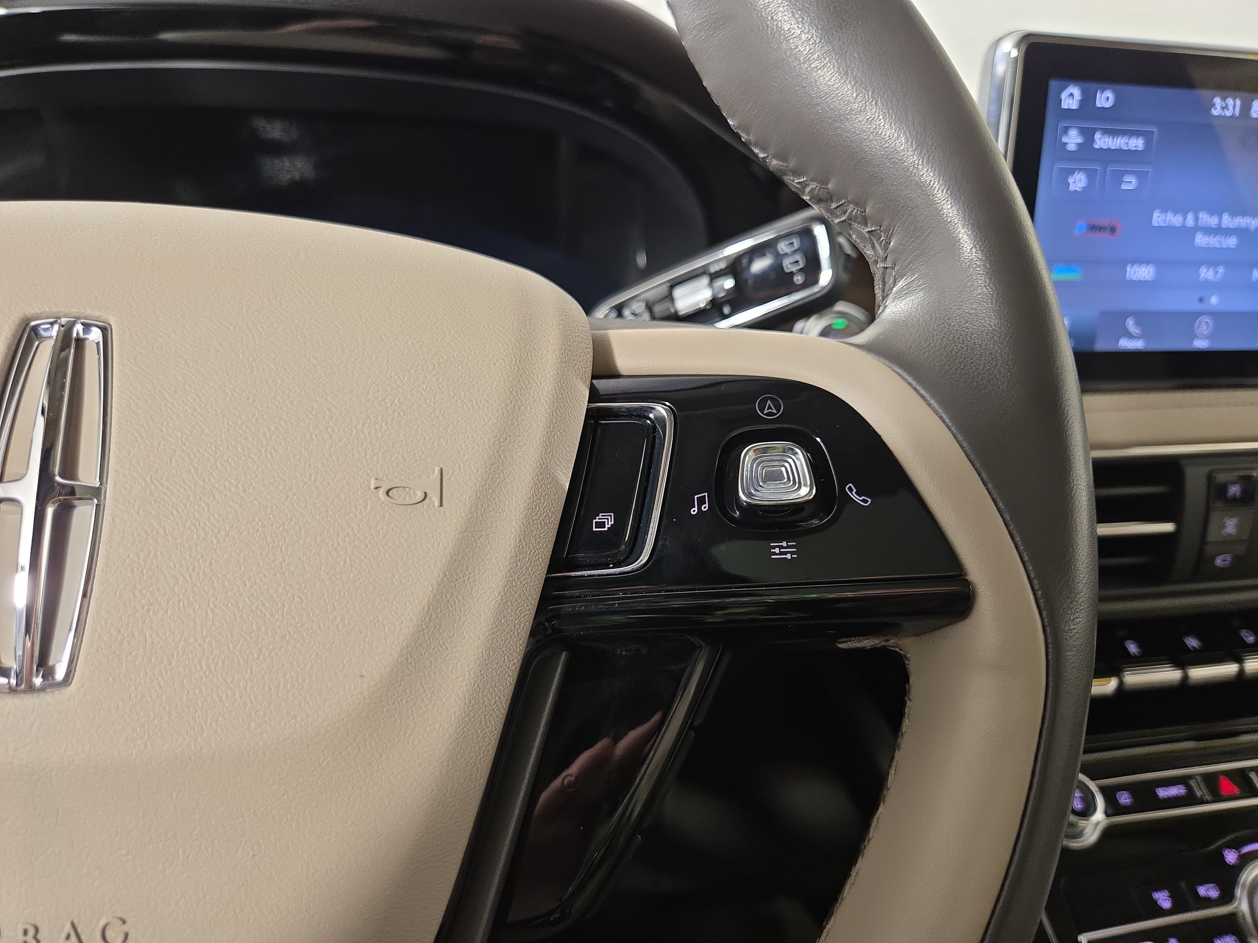 Used 2022 Lincoln Corsair Reserve w/ Luxury Package AWD/4WD image 16