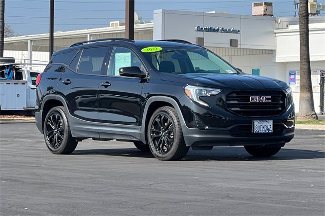 Used 2021 GMC Terrain SLE w/ Driver Convenience Package image 2