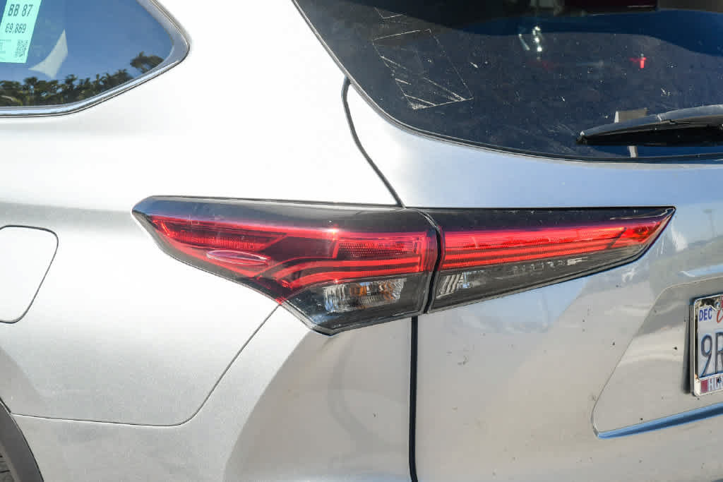 Certified 2023 Toyota Highlander LE AWD/4WD image 6