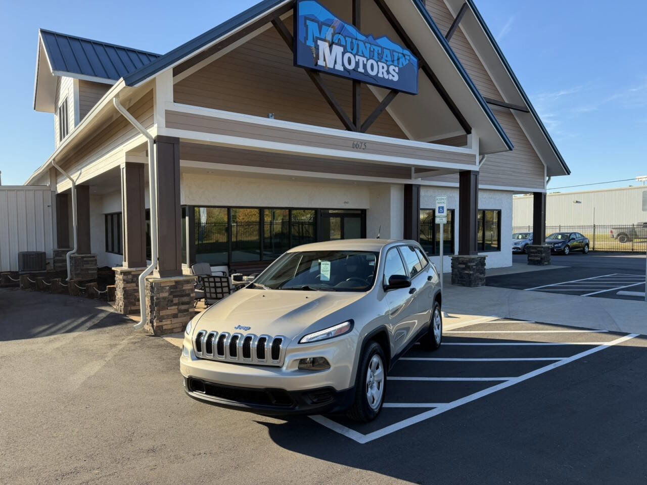 Used 2014 Jeep Cherokee Sport w/ Cold Weather Group AWD/4WD image 1