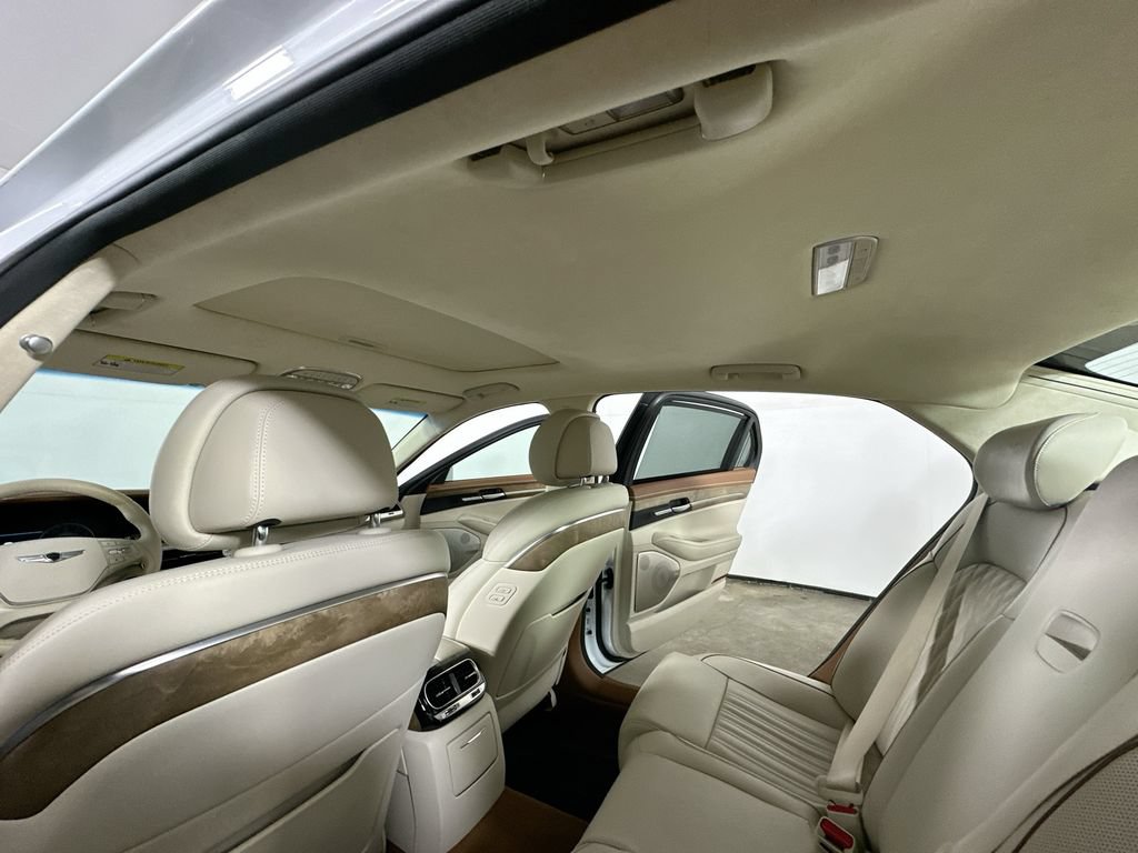 Used 2021 Genesis G90 3.3T Premium RWD image 13