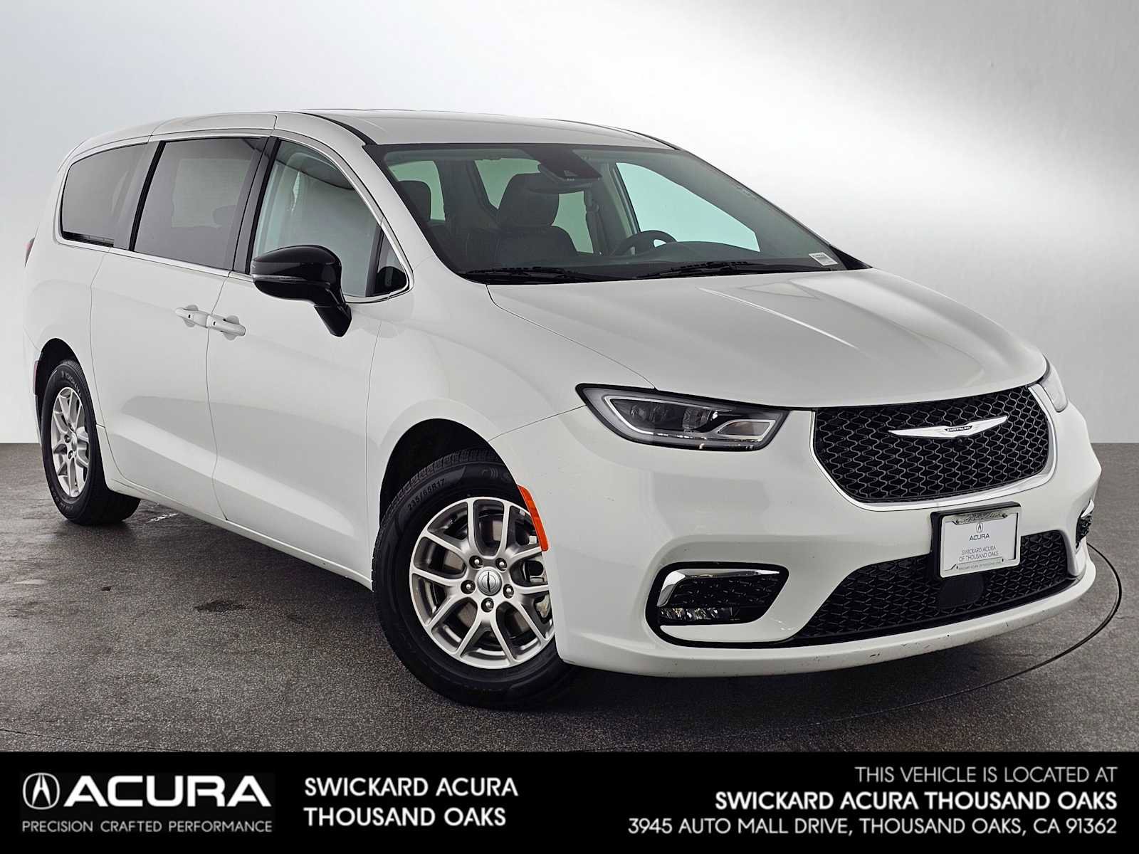 Used 2024 Chrysler Pacifica Touring-L image 1