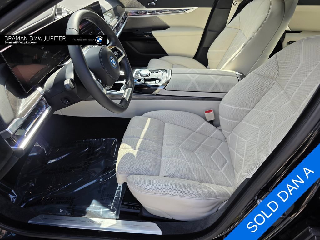 Certified 2023 BMW i7 xDrive60 w/ Parking Assistance Package AWD/4WD image 8