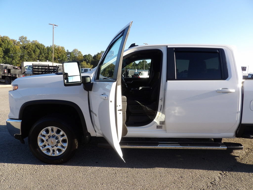 Used 2025 Chevrolet Silverado 3500 LT w/ Safety Package AWD/4WD image 13