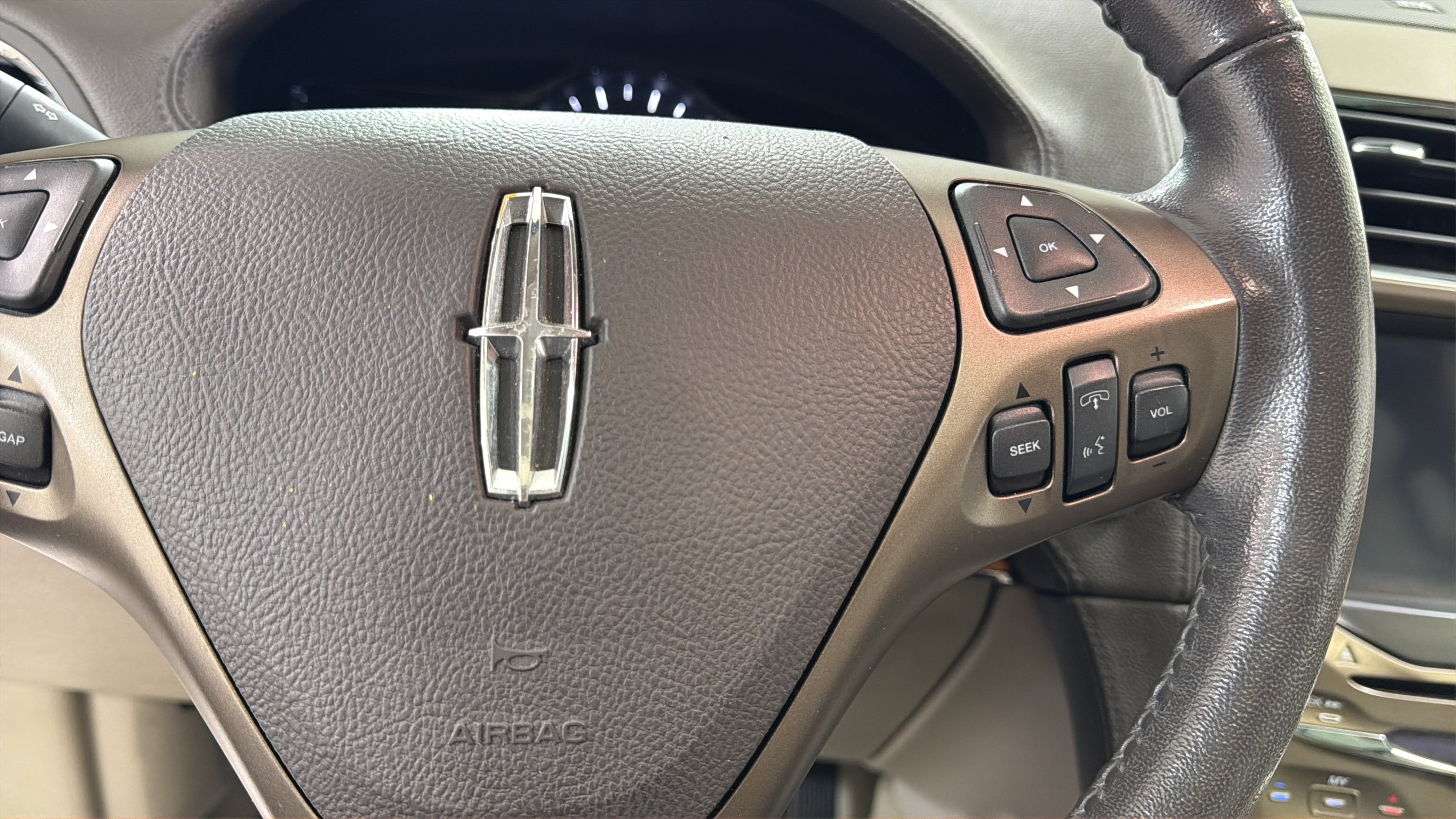 Used 2012 Lincoln MKX FWD image 14