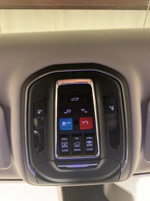 Used 2022 Jeep Grand Cherokee L Limited w/ Luxury Tech Group II image 15