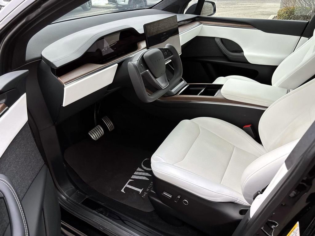 Used 2022 Tesla Model X image 23