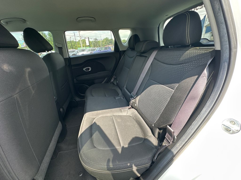 Used 2016 Kia Soul + FWD image 16