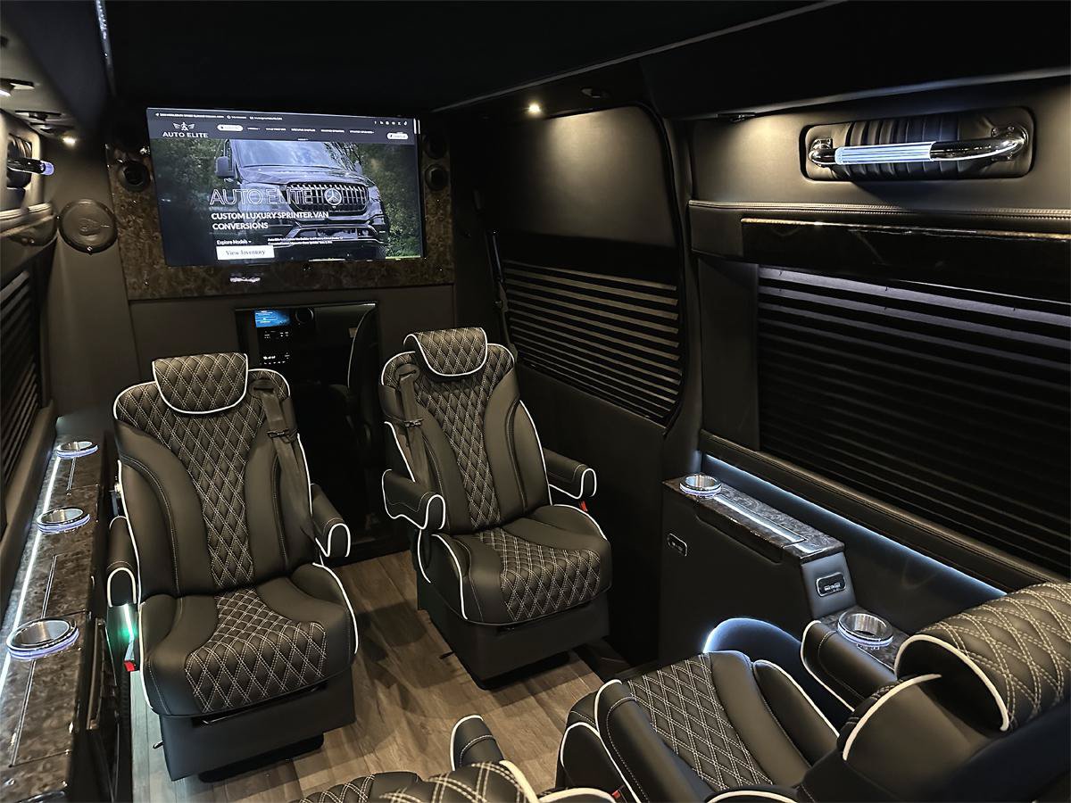 Used 2024 Mercedes-Benz Sprinter 3500 image 2