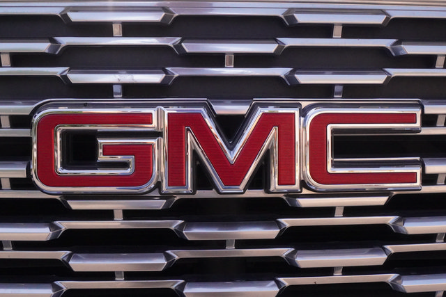 Used 2018 GMC Yukon Denali RWD image 13
