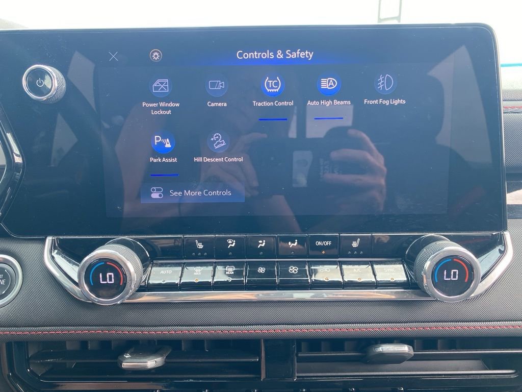 Used 2024 Chevrolet Colorado Z71 w/ Z71 Convenience Package 2 image 32