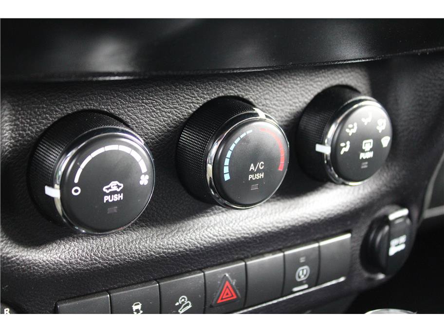 Used 2015 Jeep Wrangler Unlimited Sahara w/ Connectivity Group image 23