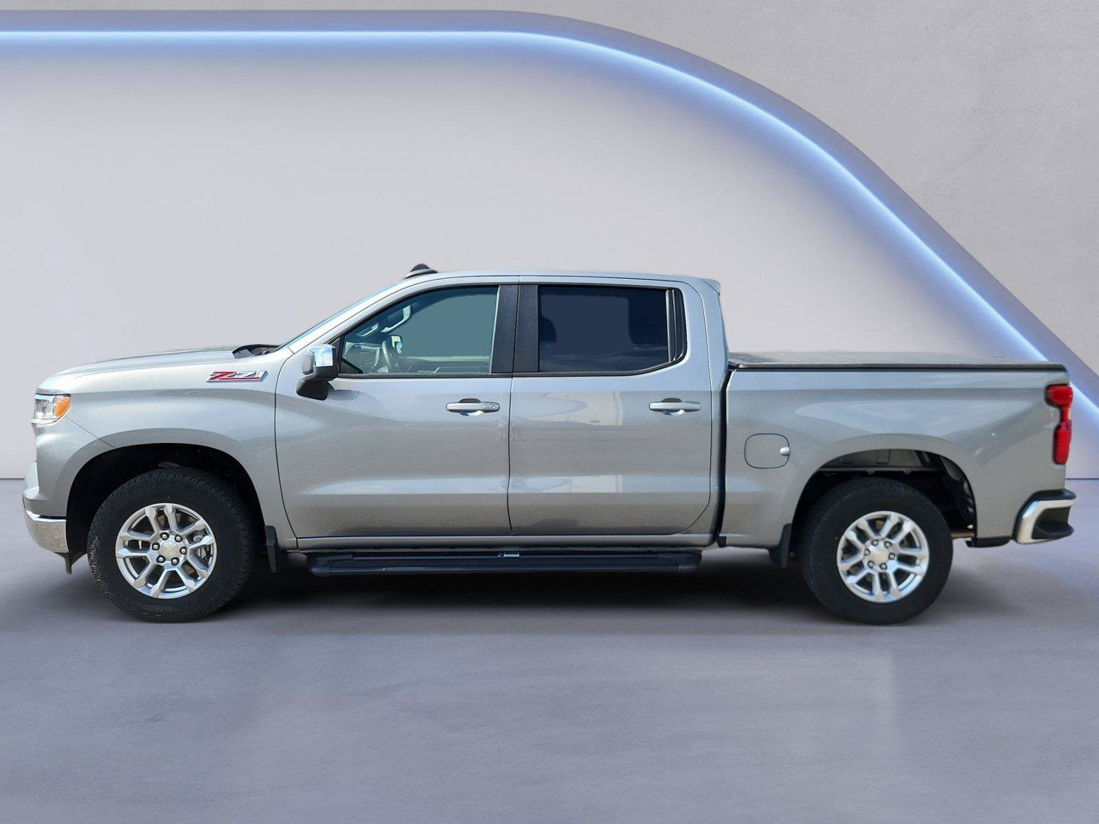 Used 2023 Chevrolet Silverado 1500 LT w/ Z71 Off-Road Package AWD/4WD image 6