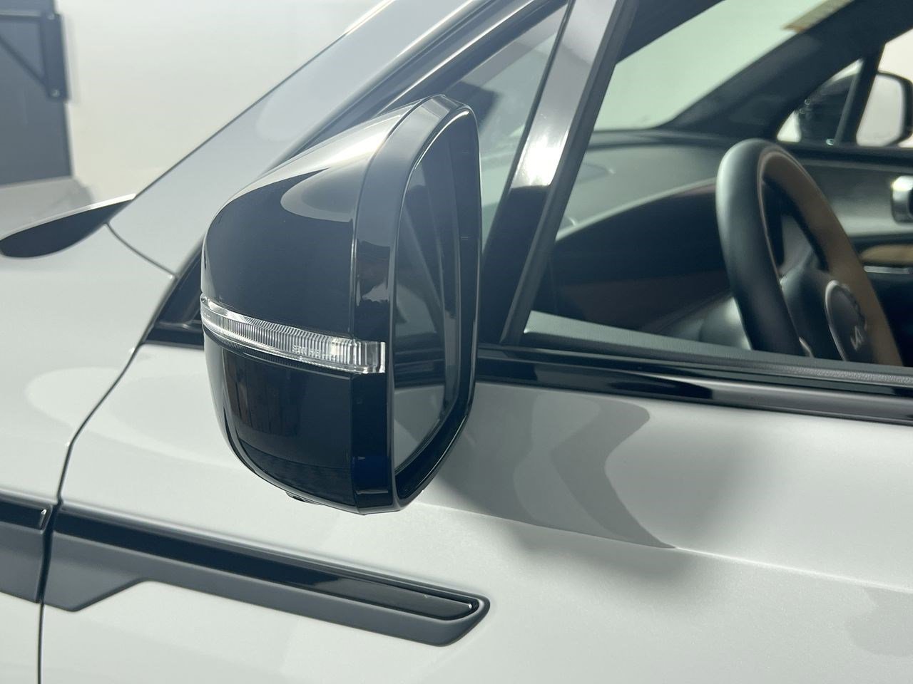 New 2025 Kia Sorento SX Prestige w/ Sage Leather Package image 13