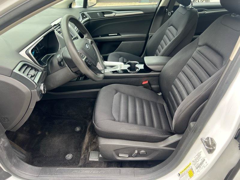 Used 2015 Ford Fusion SE FWD image 9