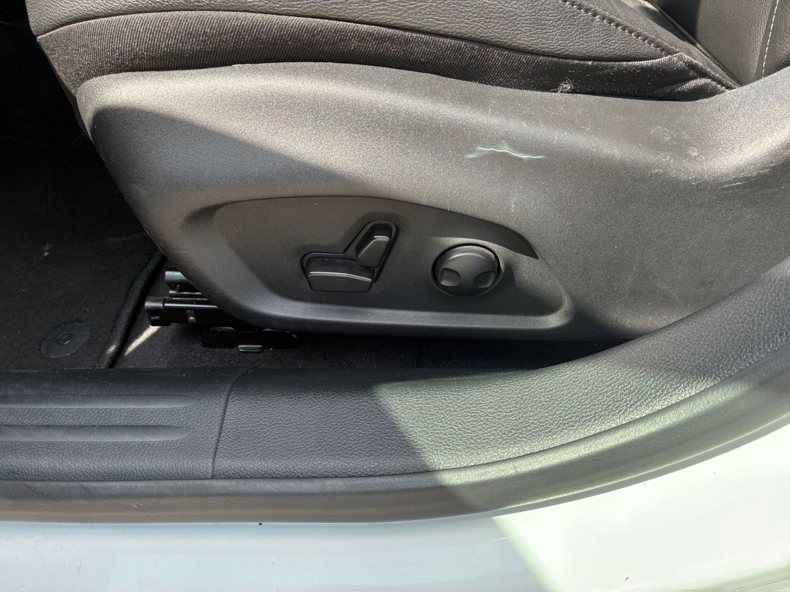 Used 2025 Jeep Compass Limited image 19