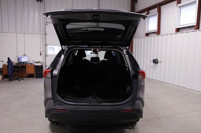 Used 2021 Toyota RAV4 LE AWD/4WD image 19