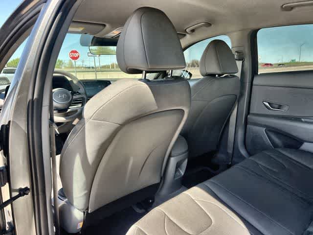 Used 2025 Hyundai Elantra Sport image 13