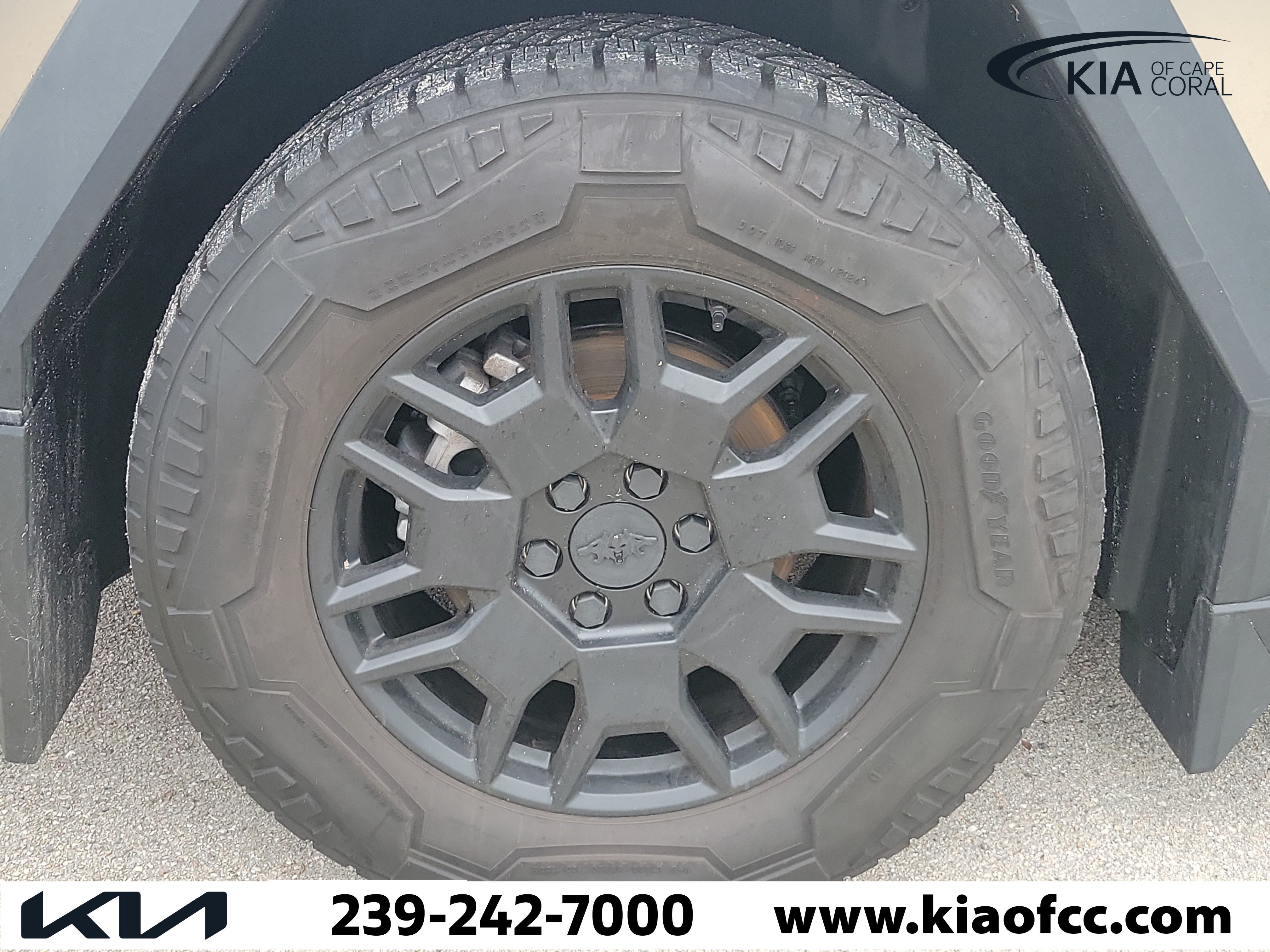 Used 2024 Tesla Cybertruck Cyberbeast AWD/4WD image 7