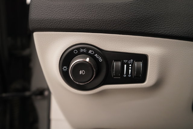Used 2021 Jeep Compass Limited w/ Sun and Sound Group AWD/4WD image 22