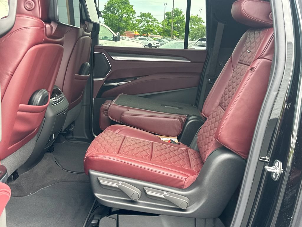 New 2026 Cadillac Escalade ESV Sport w/ LPO, ONYX Package AWD/4WD image 14