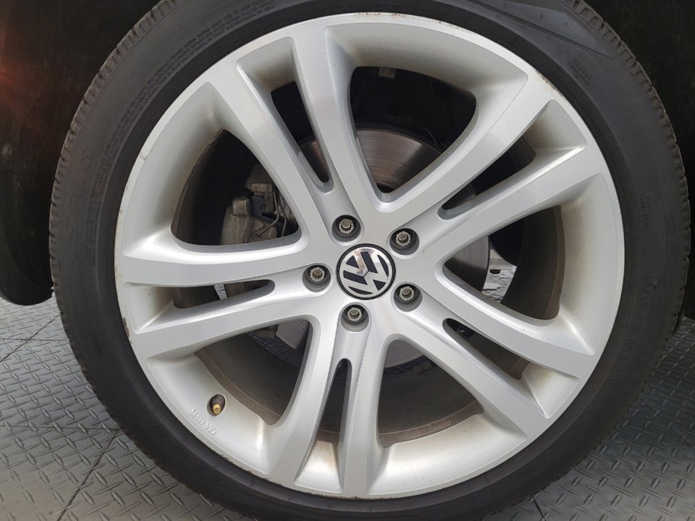 Used 2016 Volkswagen Tiguan SEL AWD/4WD image 31