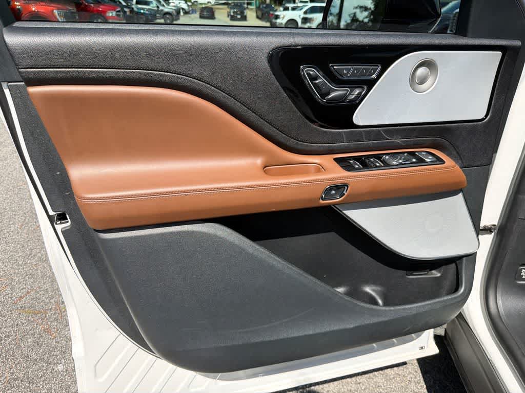 Used 2024 Lincoln Aviator Reserve w/ Equipment Group 201A AWD/4WD image 11