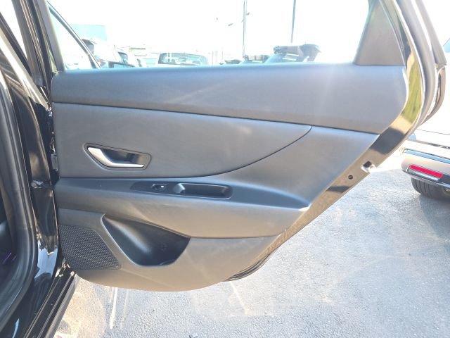 Used 2023 Hyundai Elantra Limited w/ Cargo Package image 22