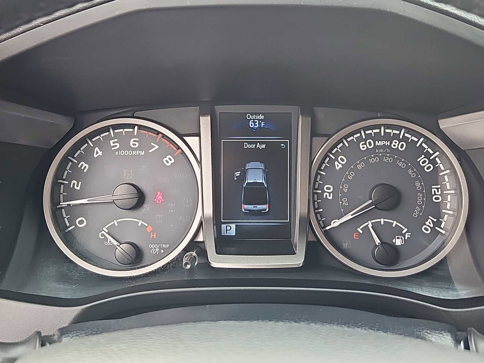 Used 2018 Toyota Tacoma SR5 AWD/4WD image 23