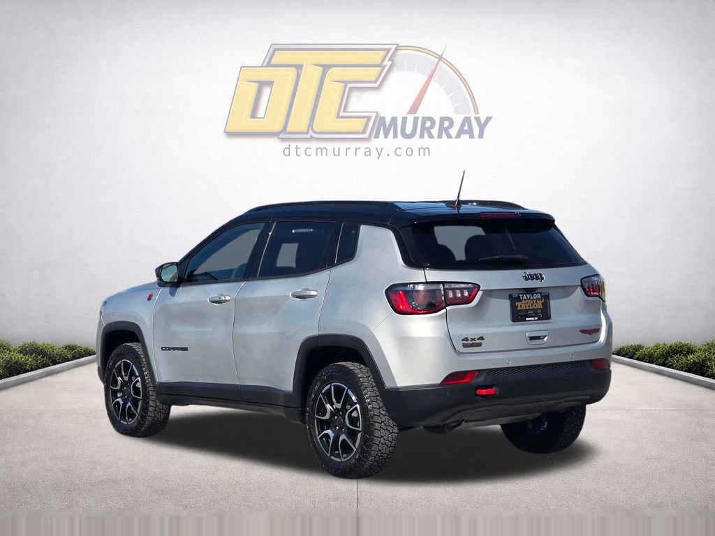 Used 2025 Jeep Compass Trailhawk image 7