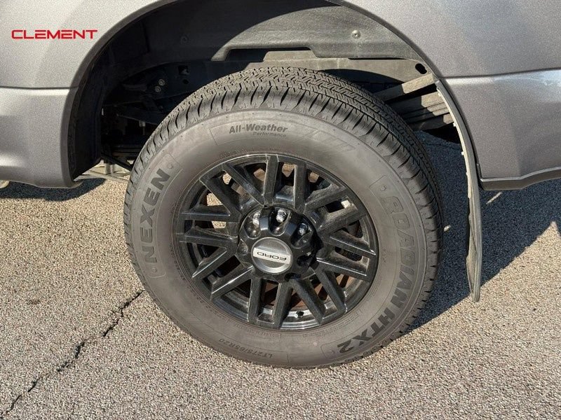 Used 2022 Ford F350 Lariat w/ Black Appearance Package AWD/4WD image 4