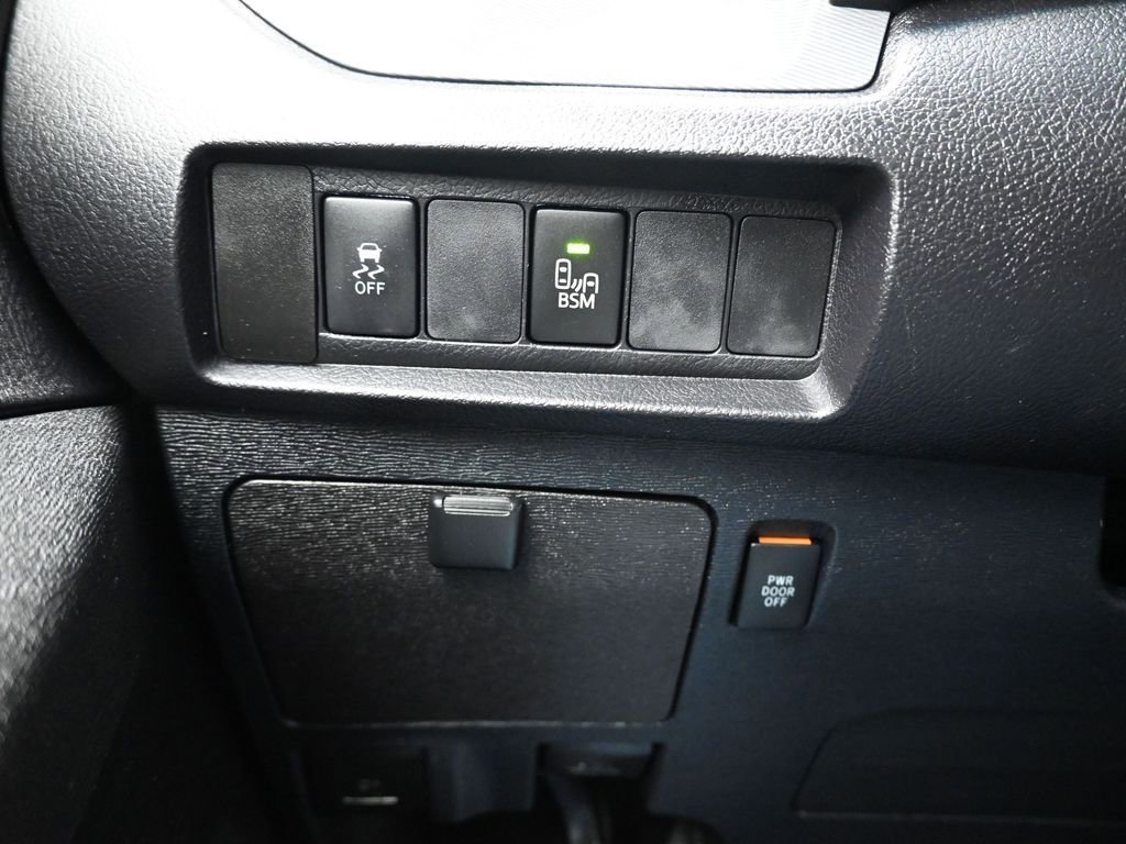 Used 2017 Toyota Sienna SE w/ SE Preferred Package image 25