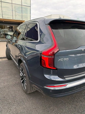 Used 2025 Volvo XC90 T8 Plus w/ Protection Package Premier AWD/4WD image 7